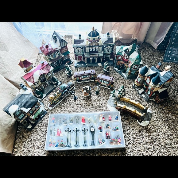 Kirkland Signature 37pc Porcelain Lighted Christmas Holiday Village IOB - Picture 8 of 12